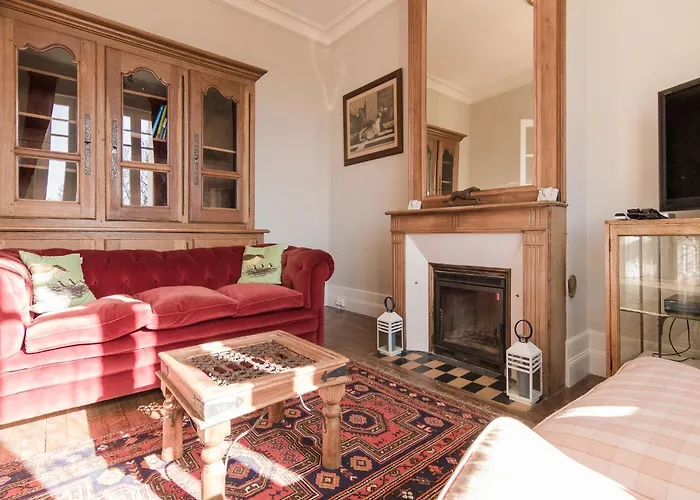 Stylish Mansion In * Savignac-Lédrier